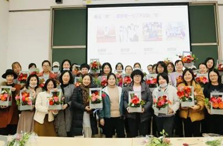 巧手插花 魅力巾帼