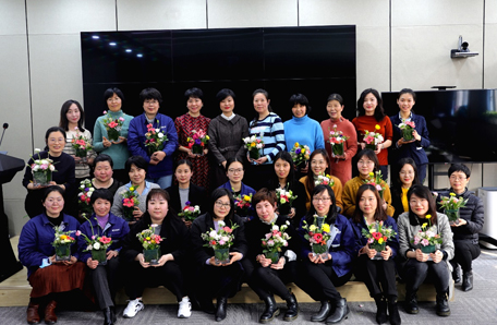 春暖花开季，浓情三八节