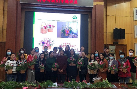 展巾帼风采 撑半边天空