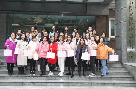 巾帼心向党，奋斗新征程