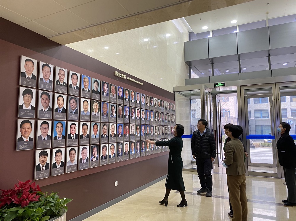 张小雷向北京市妇联同志介绍我所院士专家