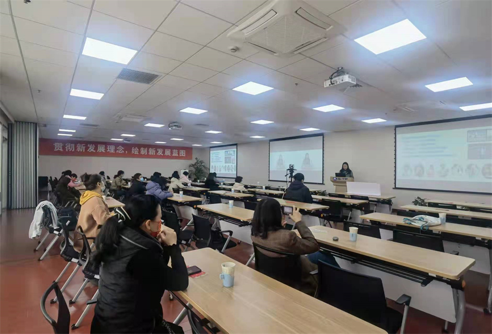 2 观看心系“国家事”肩扛“国家责”先进事迹报告会