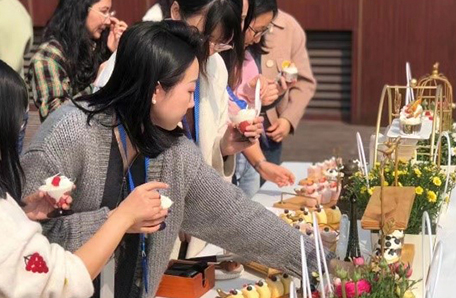 成都文献情报中心开展“春满新园 风貌抖擞” 三月主题活动