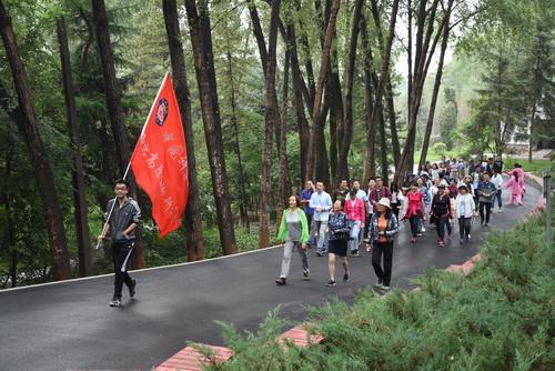 西北高原所举行2018年度“全民健身日”健步走活动